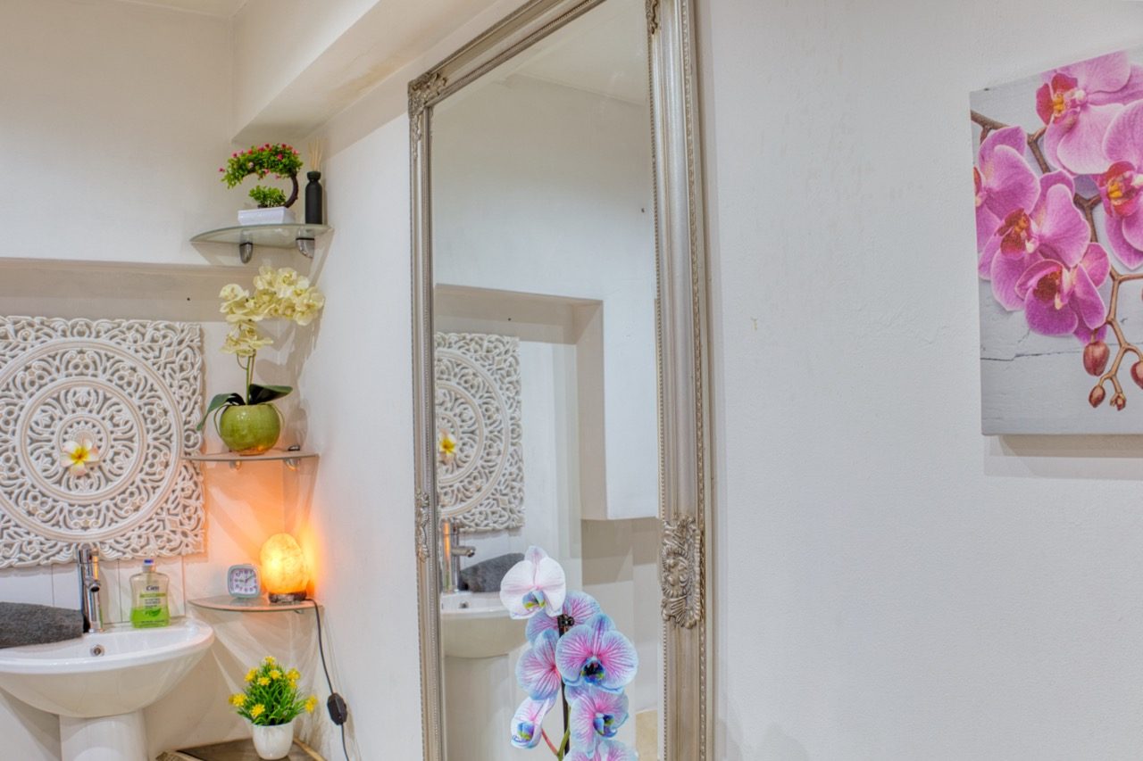 Bathroom details with orchids at Anta Senses