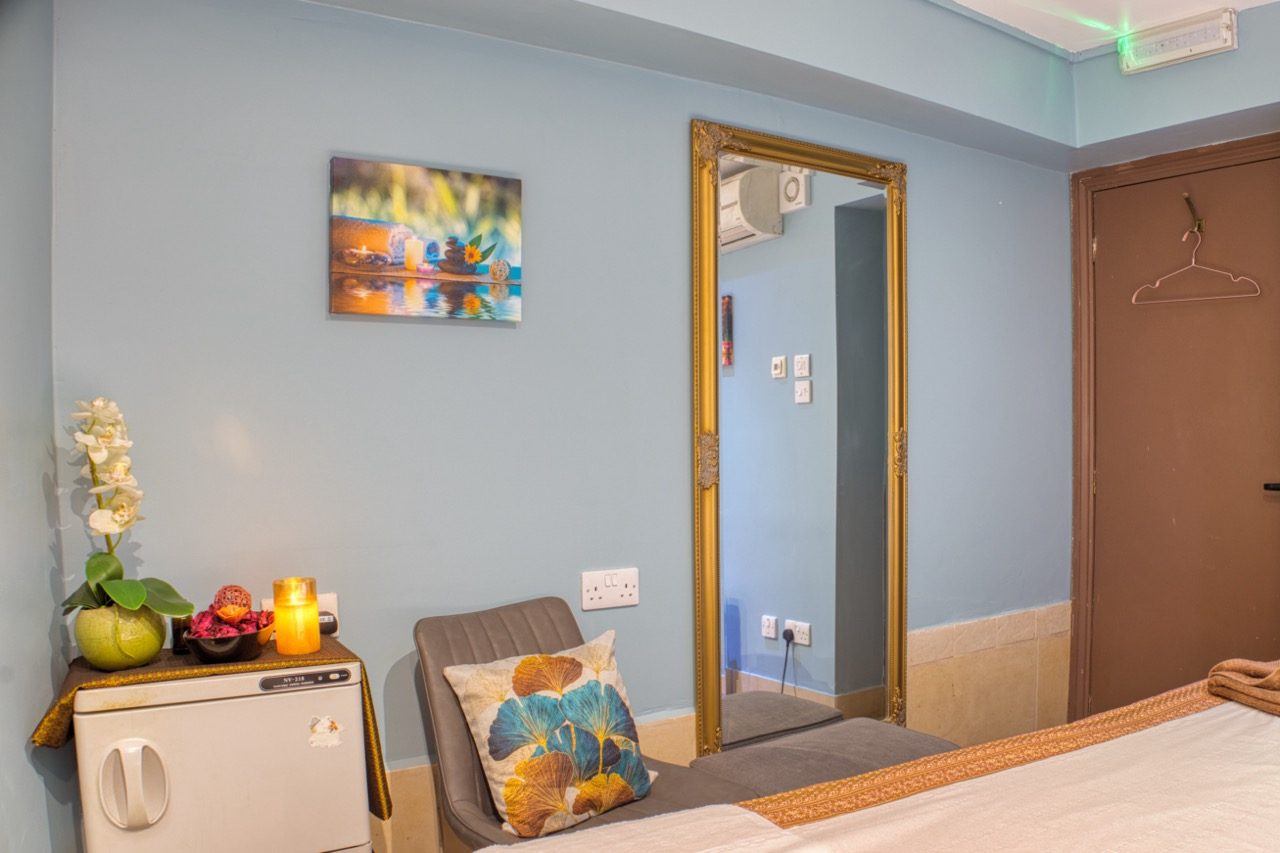 Salon mirror room at Anta Senses